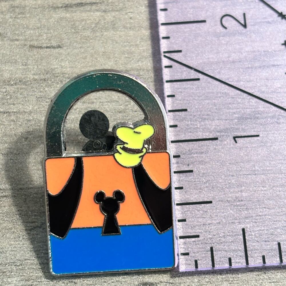 Walt Disney World - Limited Release - Lock Collection - Goofy Lock Trading Pin